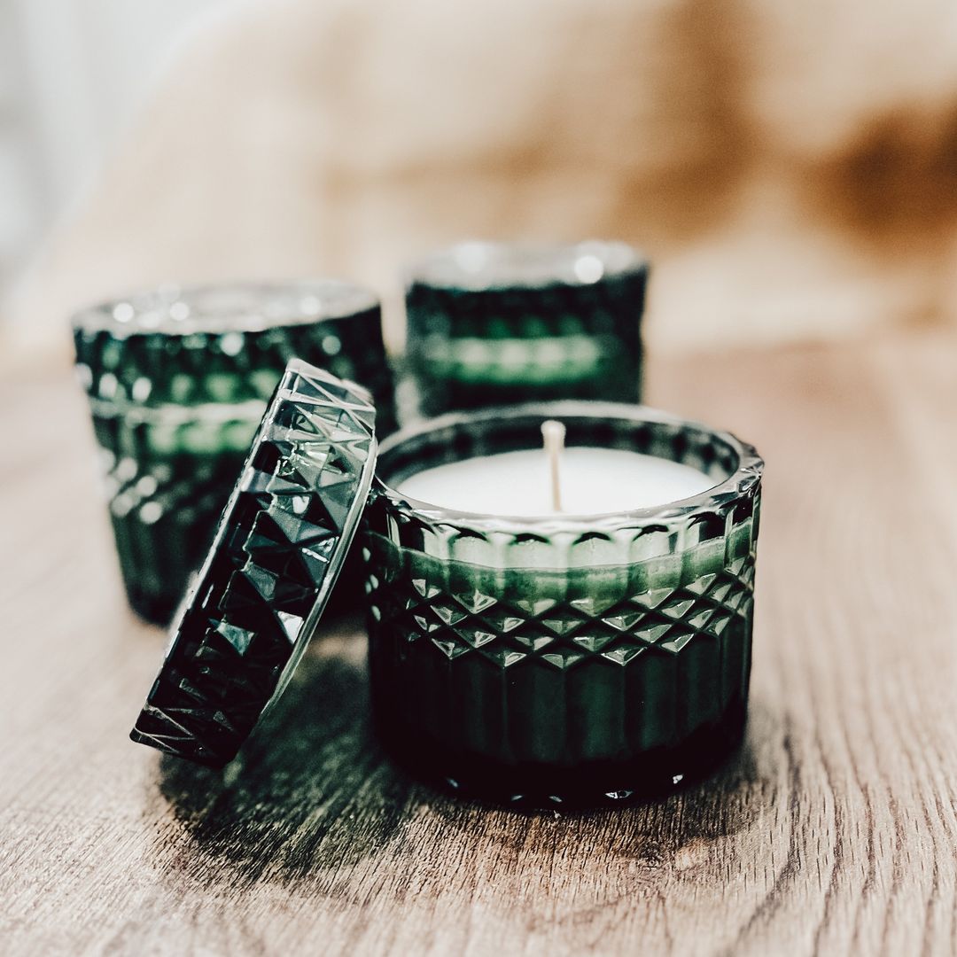 Soy Wax Candles vs Paraffin Wax Candles - Scented Gems